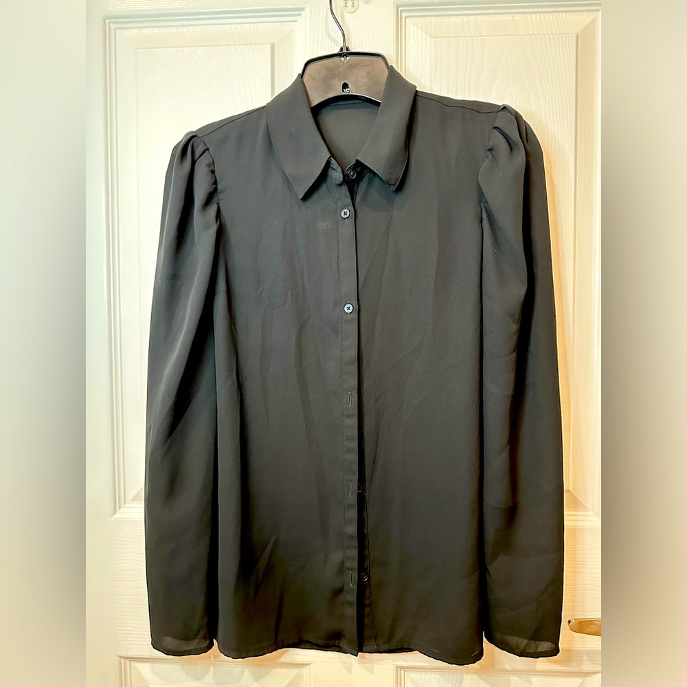 Express XS Button Down Collar Blouse in Black in Excellent Condition